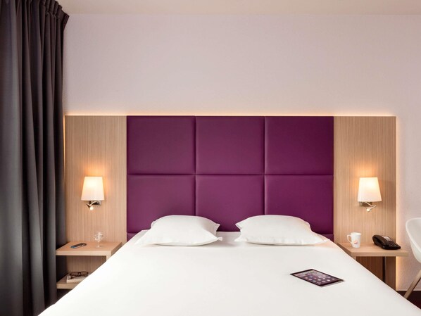 Zimmersafe, Schreibtisch, Verdunkelungsvorhänge, schallisolierte Zimmer