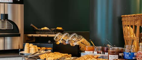 Daily buffet breakfast for a fee