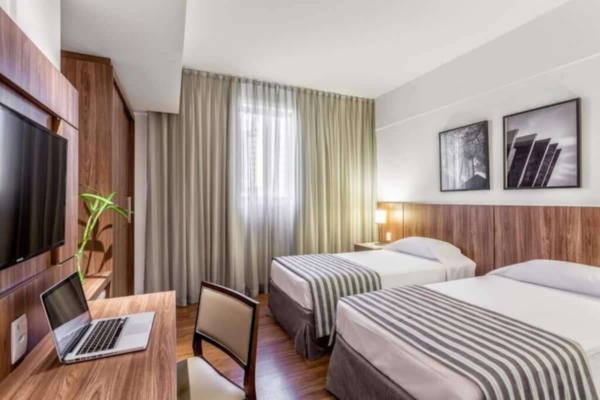Minibar, una cassaforte in camera, insonorizzazione, ferro/asse da stiro