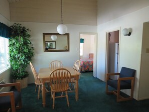 Chambre Familiale, plusieurs lits | Cuisine privée