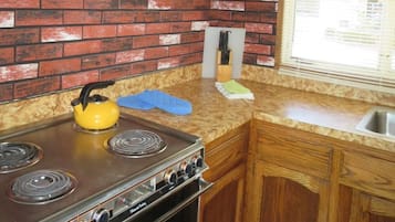 Traditional Room, 1 Queen Bed with Sofa bed | Private kitchen