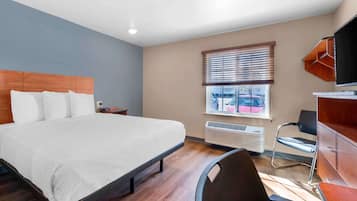 标准开间, 1 张双人床, 无烟房, 冰箱和微波炉 | 办公桌、笔记本电脑工作区、熨斗/熨板、免费 WiFi