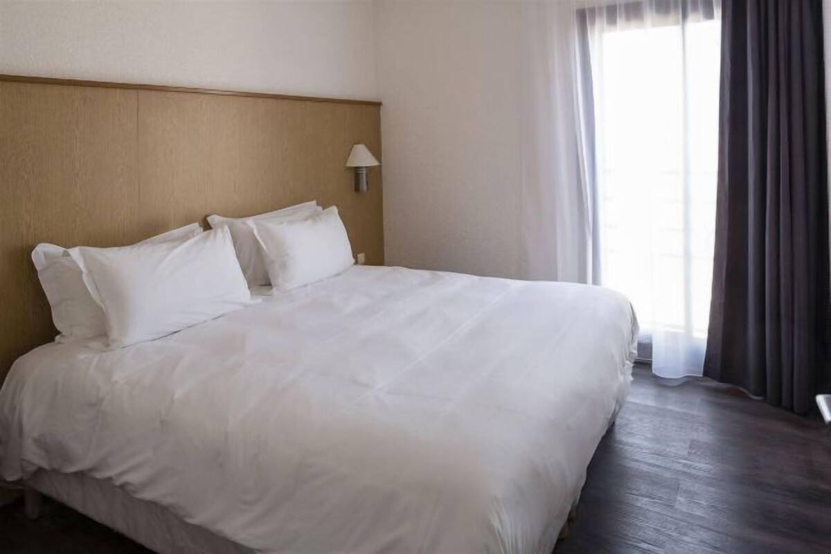 In-room safe, desk, soundproofing, free cots/infant beds