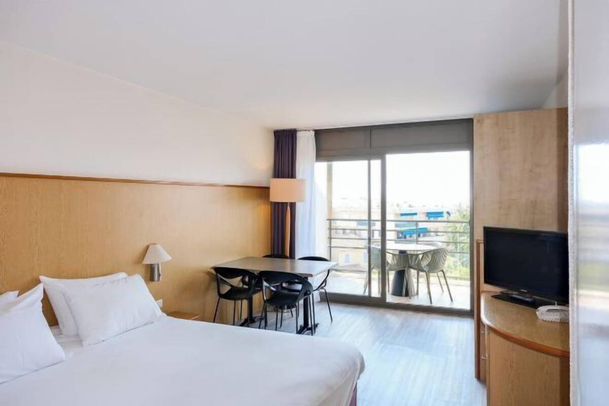 In-room safe, desk, soundproofing, free cots/infant beds
