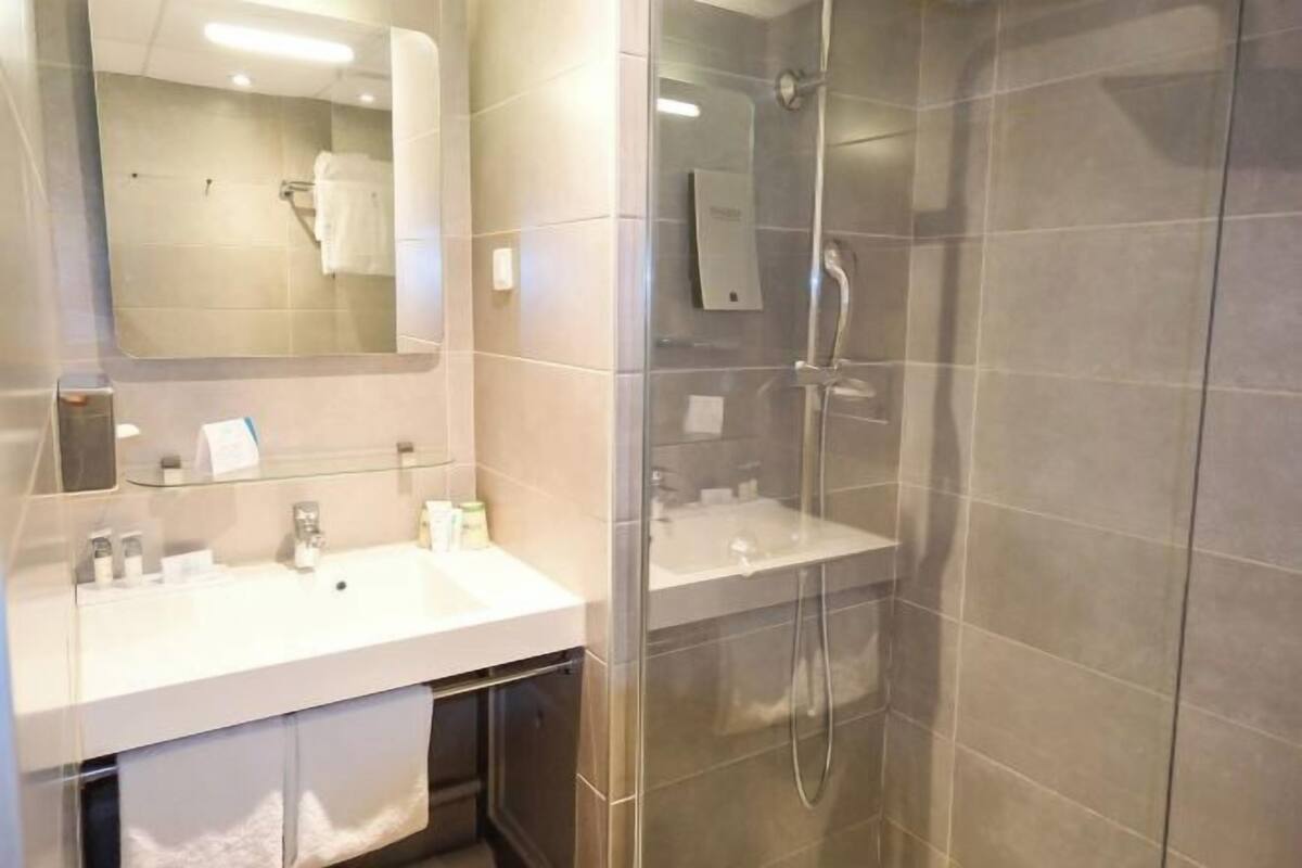 Hair dryer, towels
