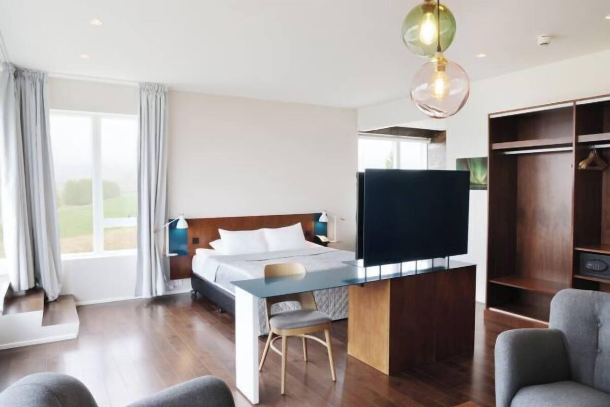 Bureau, espace de travail pour ordinateur portable