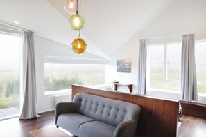 Suite | Escritorio, espacio para trabajar con laptop y insonorización 