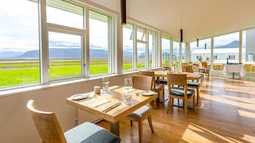 Daily continental breakfast (ISK 3500 per person)