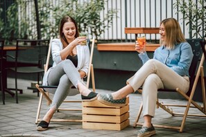 المنطقة المحيطة بالمنشأة