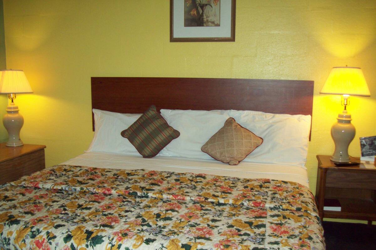 Deluxe Room | WiFi (free), bed sheets