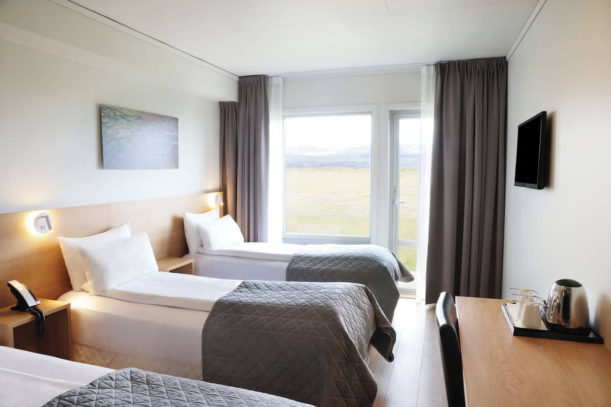 Standard Triple Room | In-room safe, desk, free cribs/infant beds, bed sheets