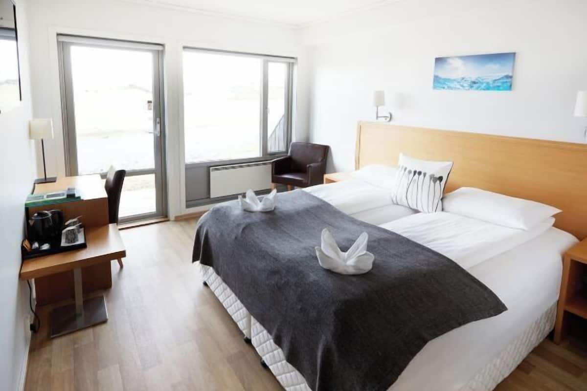 In-room safe, desk, free cribs/infant beds, bed sheets