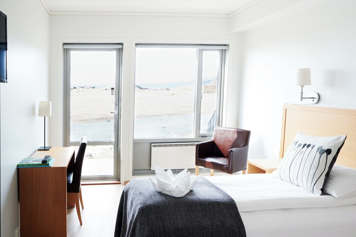 In-room safe, desk, cribs (free), bed sheets