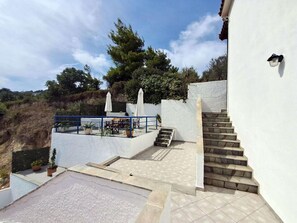 Exterior - Anna Pension (Alonissos)