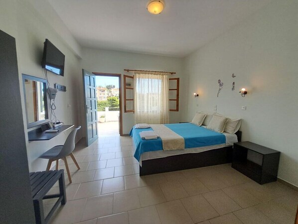 Basic Double or Twin Room | Iron/ironing board, free WiFi, bed sheets - Anna Pension (Alonissos)