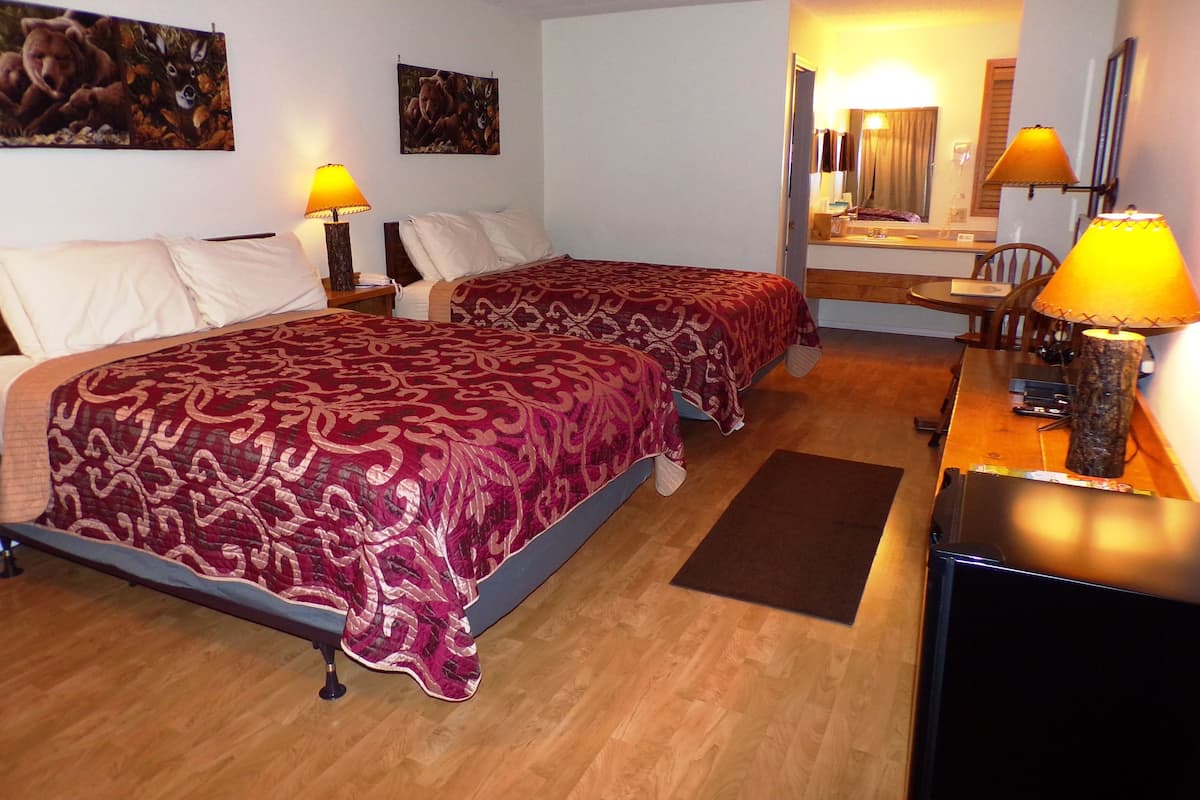 Premium 2 Queen | Egyptian cotton sheets, pillow-top beds, iron/ironing board, free WiFi