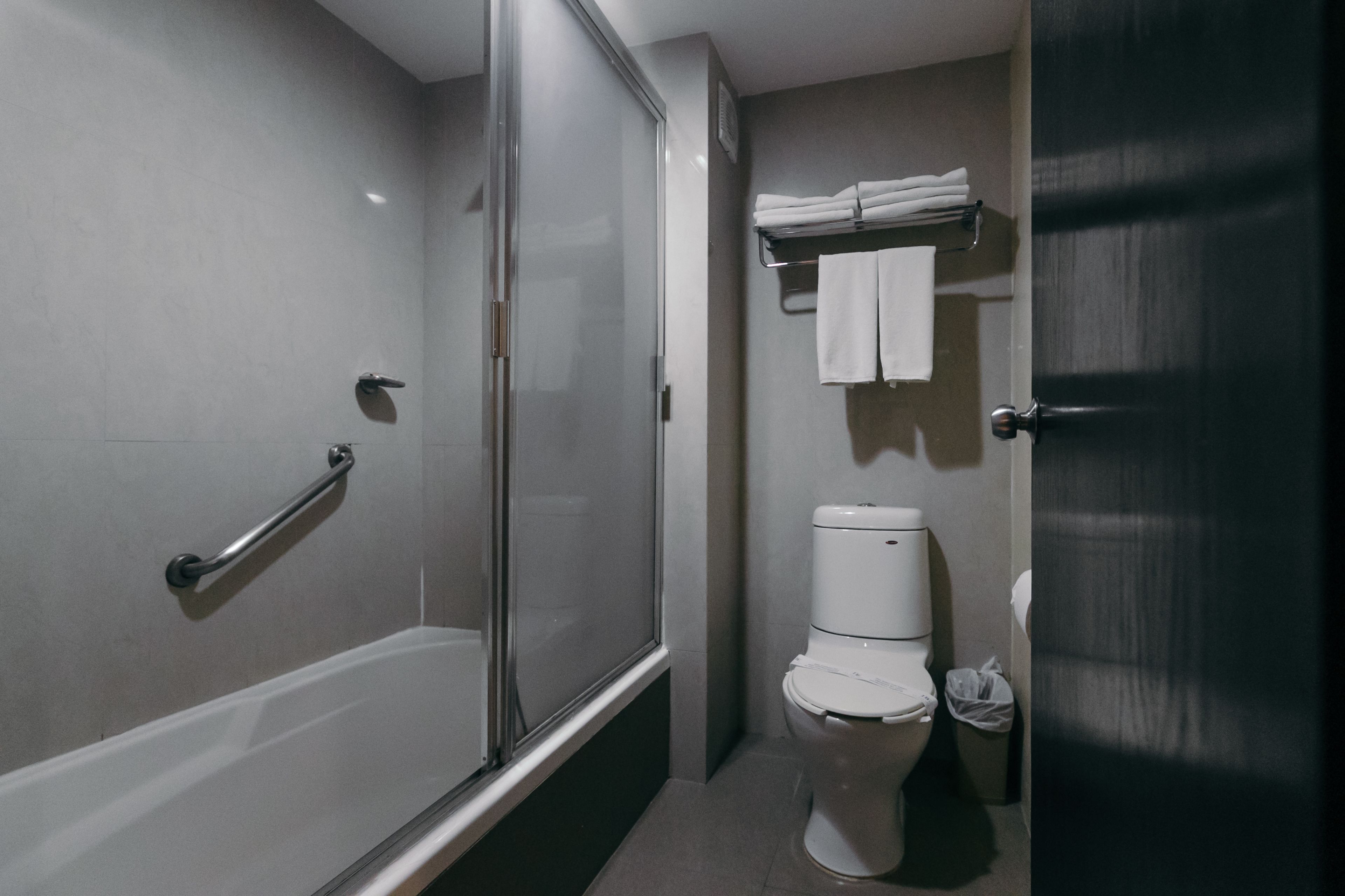 deluxe room, 2 double beds | bathroom | hair dryer, towels, shampoo