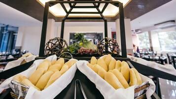 Se sirven desayunos y cocina internacional