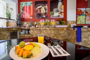 Desayuno a la carta todos los días (con cargo)