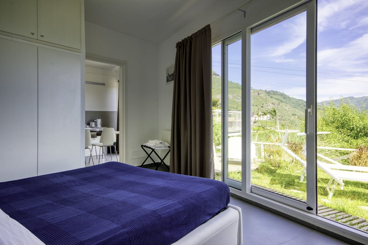 Panoramic Apartment, 1 Bedroom, Sea View, Garden Area with Hydromassage (Private entrance)