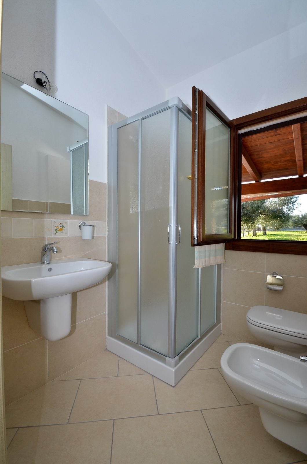 Appartamento familiare, 2 camere da letto, piscina privata, vista giardino (Località Piricone) | Bagno | Doccia, soffione a pioggia, set di cortesia gratuito, bidet