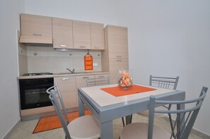 Makan di kamar