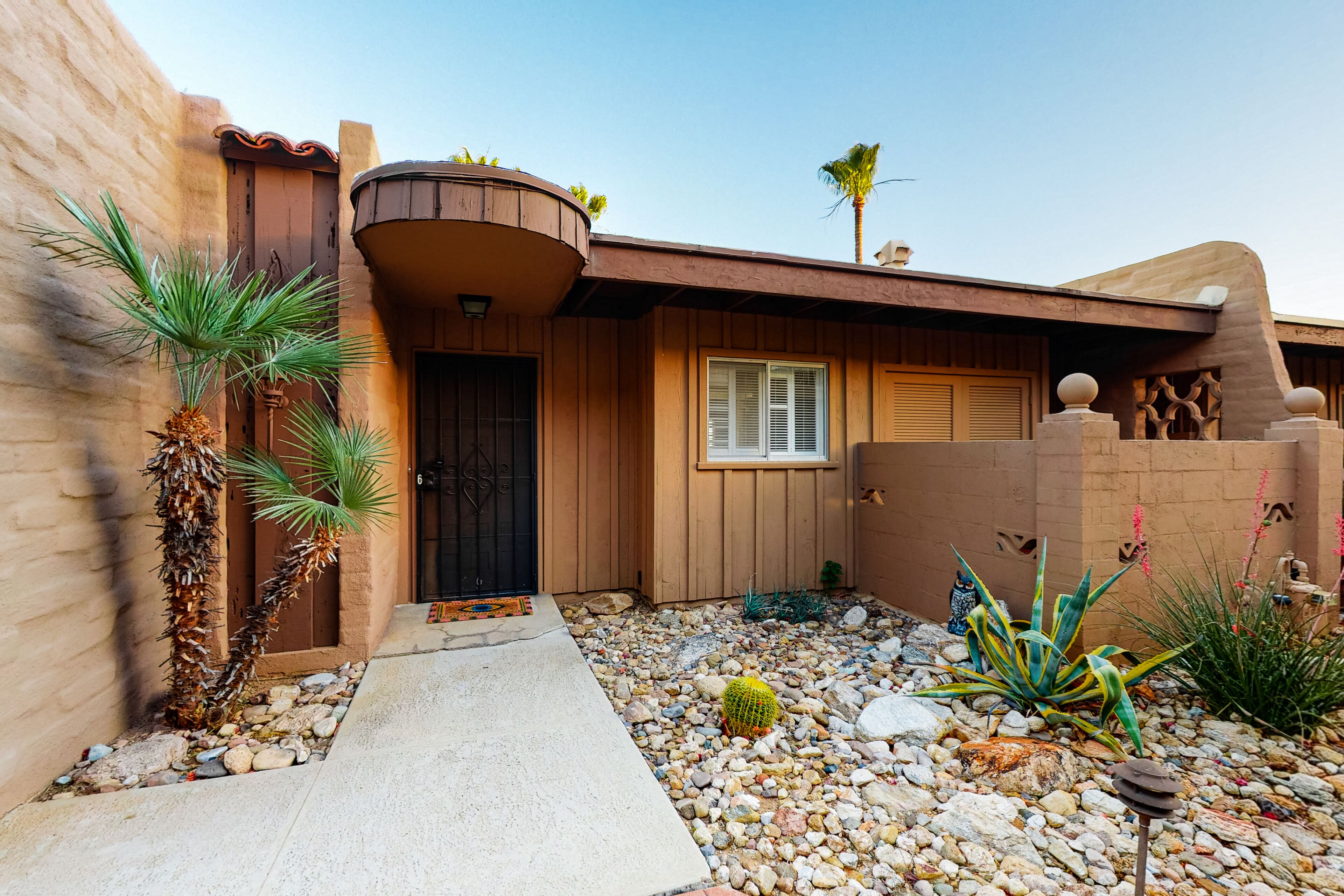Lovely condo with two balconies, desert views, heated pool, & fitness center