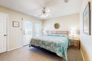 8 bedrooms, iron/ironing board, internet, bed sheets