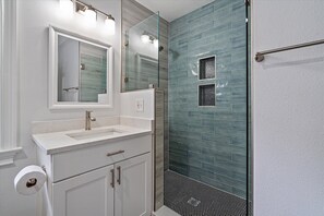 Combined shower/bathtub, hair dryer, towels, soap