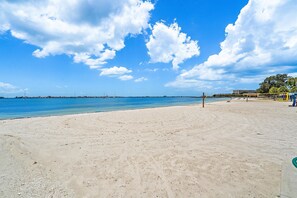 Beach nearby, sun-loungers, beach towels