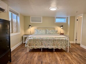 1 habitación, tabla de planchar con plancha, wifi gratis y ropa de cama 