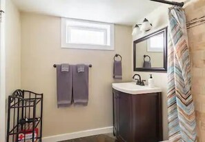 Amenidades de baño ecológicas, secadora de cabello, toallas, jabón 
