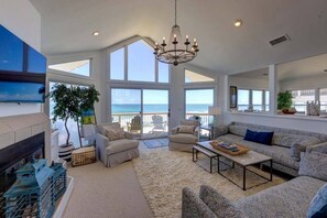 Una Smart TV, libros