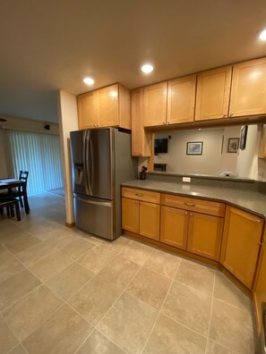 冰箱、微波炉、烤箱、炉灶