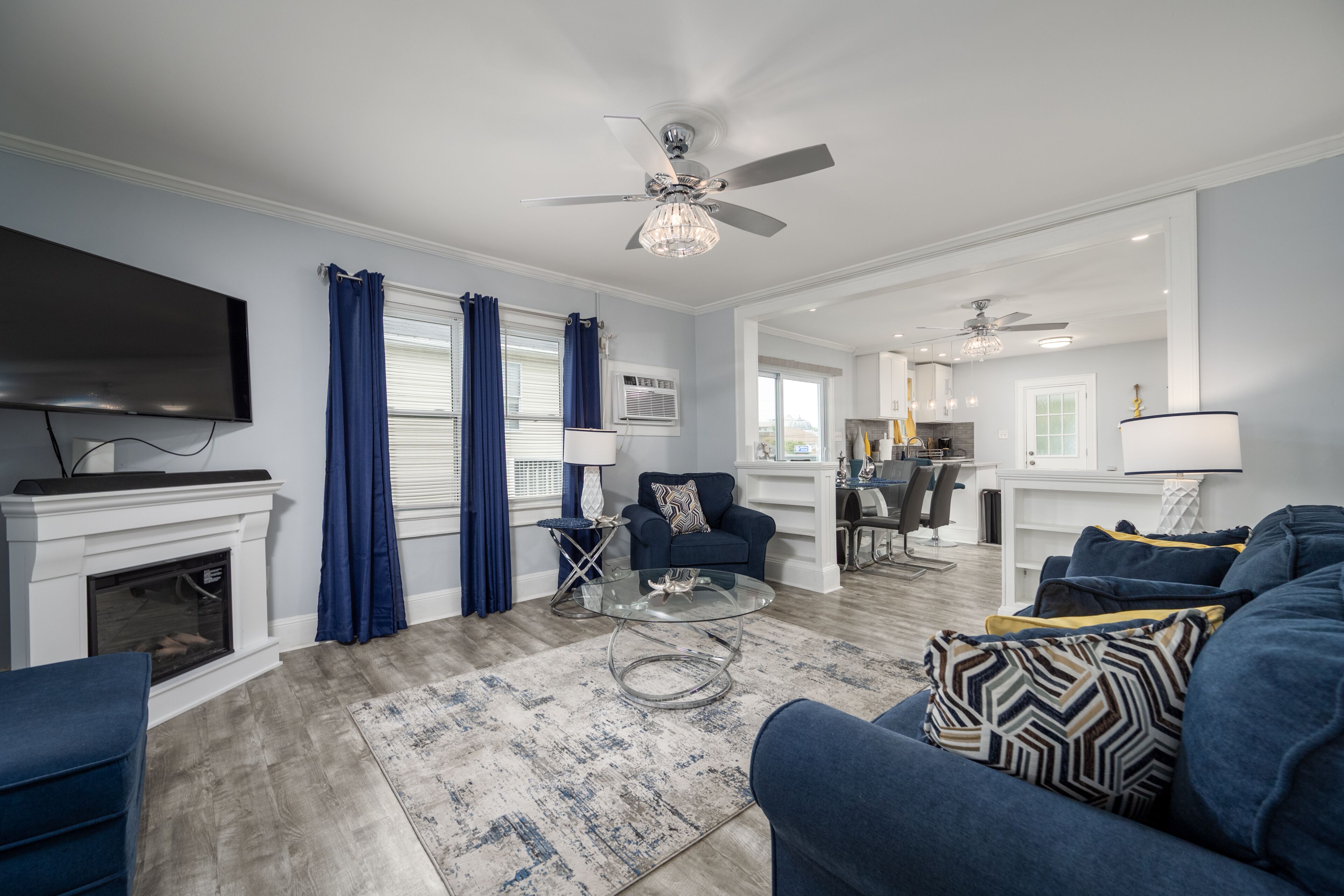 Parrot Bay 2 bedroom Condo in Downtown OC with pool near the beach