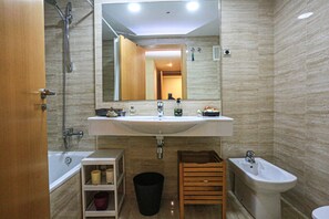 Bathtub - Augusta - Apartment for 8 people in Cambrils (Cambrils)