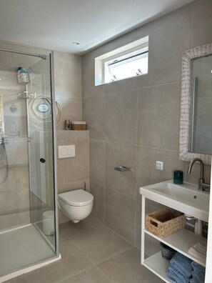 Shower, hair dryer, towels, soap