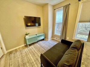 Smart TV, Hulu, streaming services - Stay on Spring | A Classy Stay Downtown | #6 (Sioux Falls)