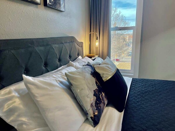 2 bedrooms, desk, iron/ironing board, travel crib - Stay on Spring | A Classy Stay Downtown | #6 (Sioux Falls)