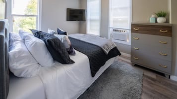 2 bedrooms, desk, iron/ironing board, travel cot