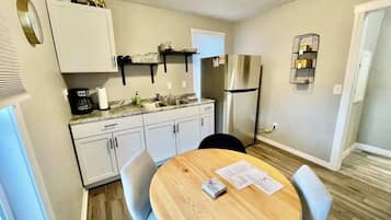 Kühlschrank, Mikrowelle, Geschirrspüler