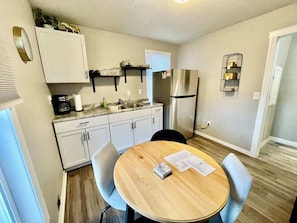 Fridge, microwave, dishwasher, coffee/tea maker - Stay on Spring | A Classy Stay Downtown | #6 (Sioux Falls)