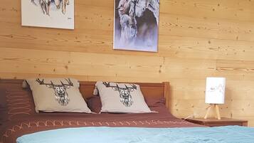 2 chambres, bureau, fer et planche Ă repasser, lit parapluie