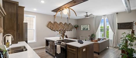 Refrigerador, microondas, horno, placa de cocina