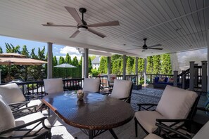 Outdoor dining - 2 short blocks  to the beach. FULLY RENOVATED HOUSE  WITH NEW HOT TUB. (Point Pleasant Beach)