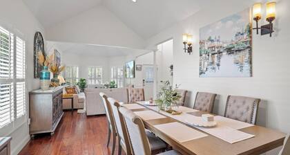 2 short blocks to the beach. FULLY RENOVATED HOUSE WITH NEW HOT TUB.