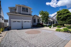 Exterior - 2 short blocks  to the beach. FULLY RENOVATED HOUSE  WITH NEW HOT TUB. (Point Pleasant Beach)