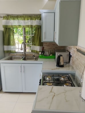 Fridge, microwave, oven, stovetop - 1 Modern A/C apartment with pool. Walking distance from beach, shop & restaurant (Castries)