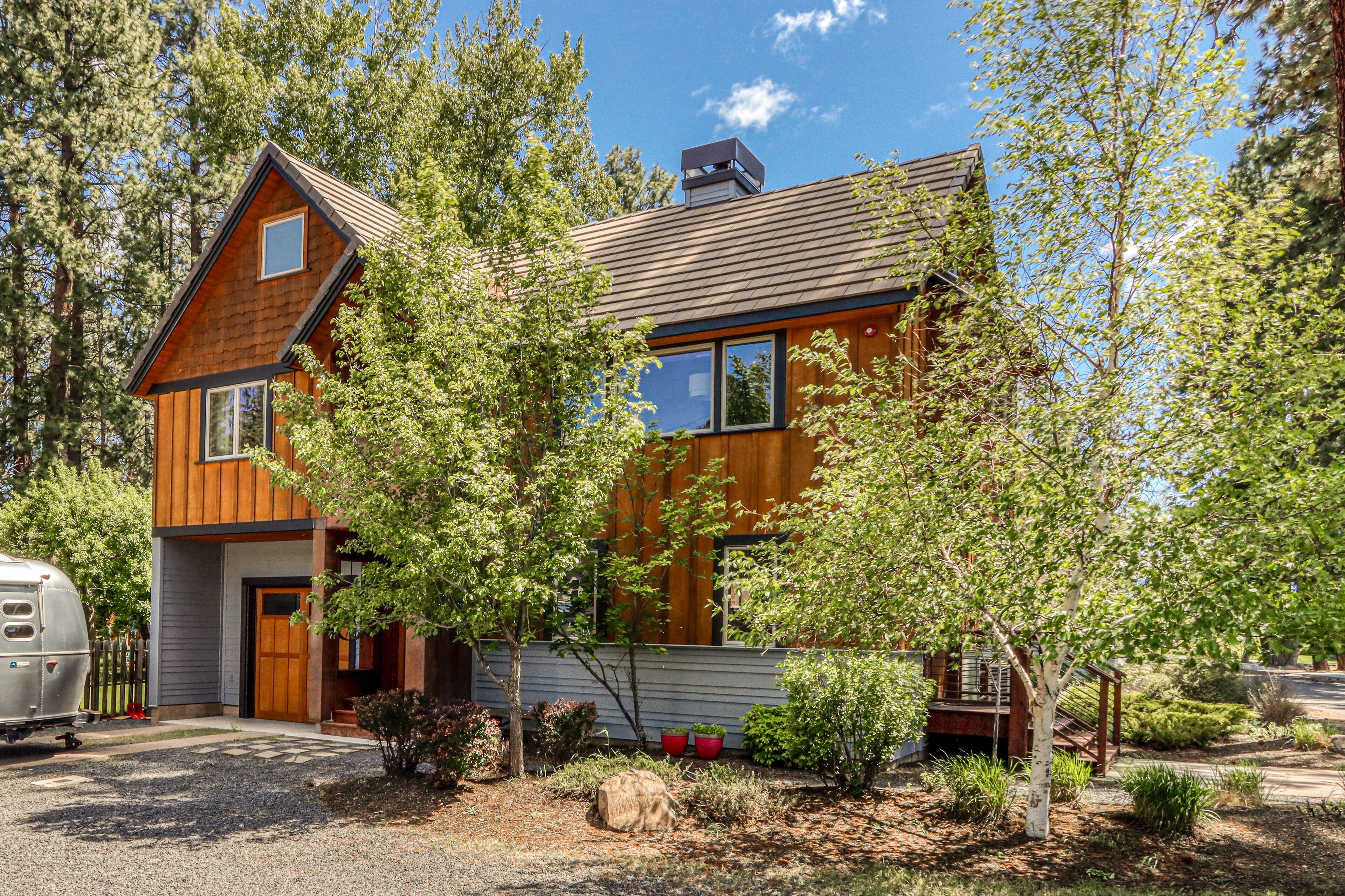Charming Sisters Lodging: Combined Units for Groups up to 14 w/ modern comforts