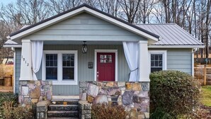 A house with a stone staircase leading to the front door, a red door, and a small porch area. - Bright & Cozy Bungalow Close To Downtown! Dogs Stay Free! (Hendersonville)